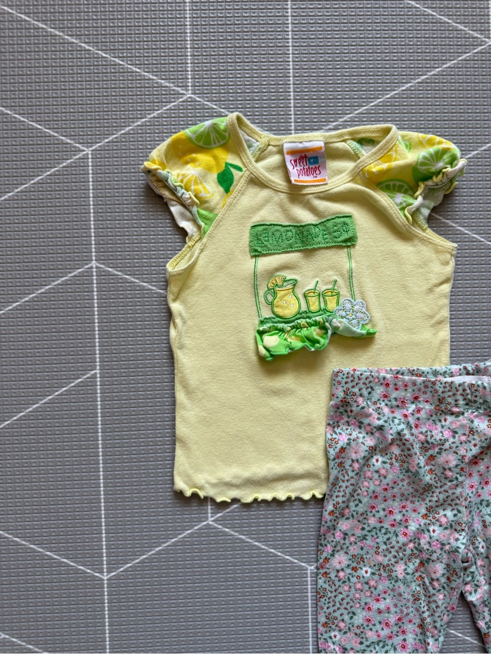 Vintage tee for kids|Lemonade stand appliqué  Ruffle Top & ditsy floral leggings